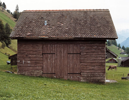 Als Stall getarnter Artilleriebunker, 1941, Ennetberg, Glarus, Schweiz, Foto von Christian Schwager